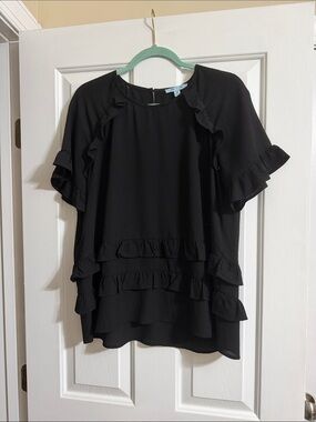 She + Sky Women's Black Short Sleeve Ruffle Round Neck Blouse Size Medium